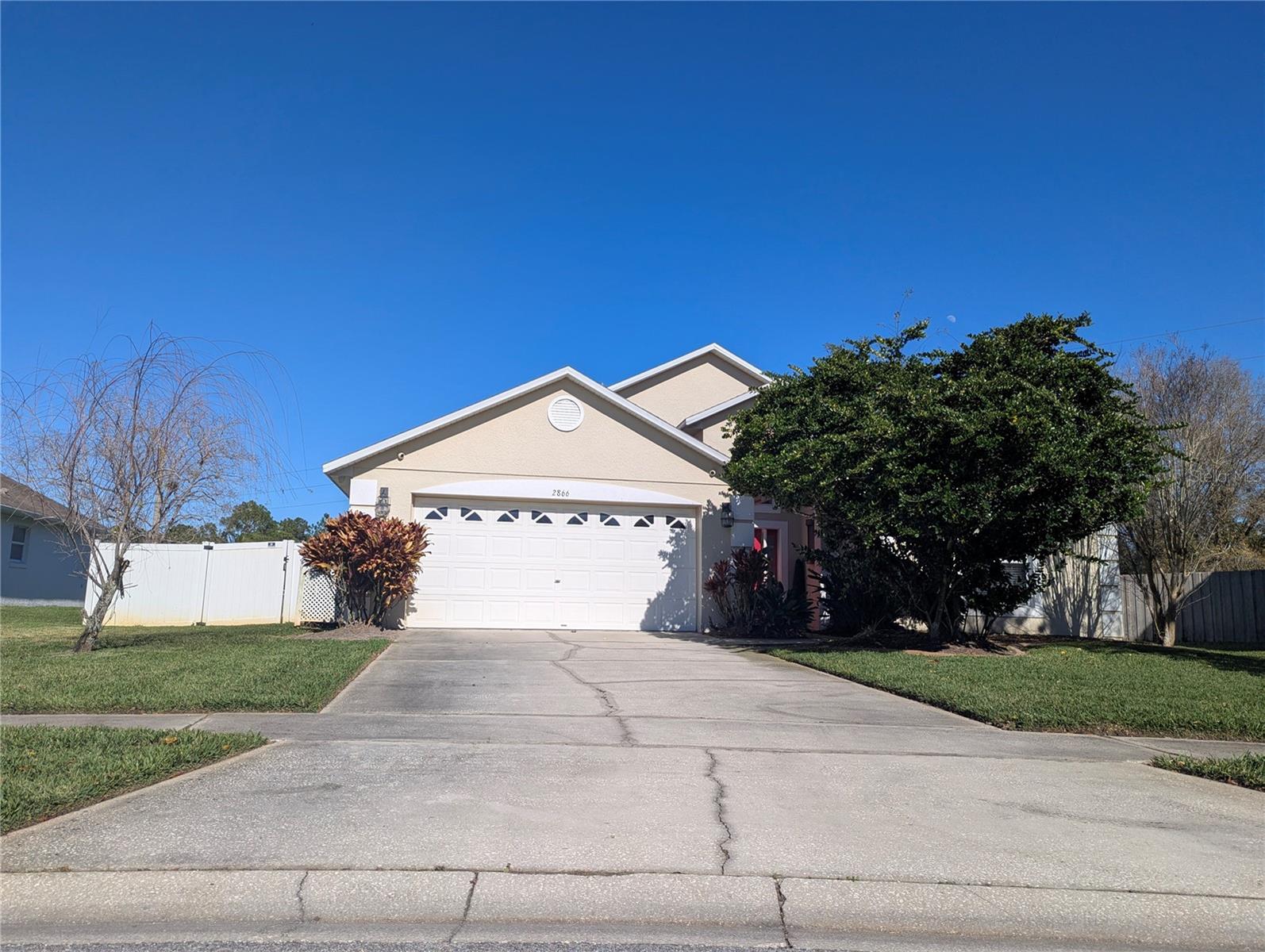 Single Family Residence in OVIEDO, FL - Daniel Dourado