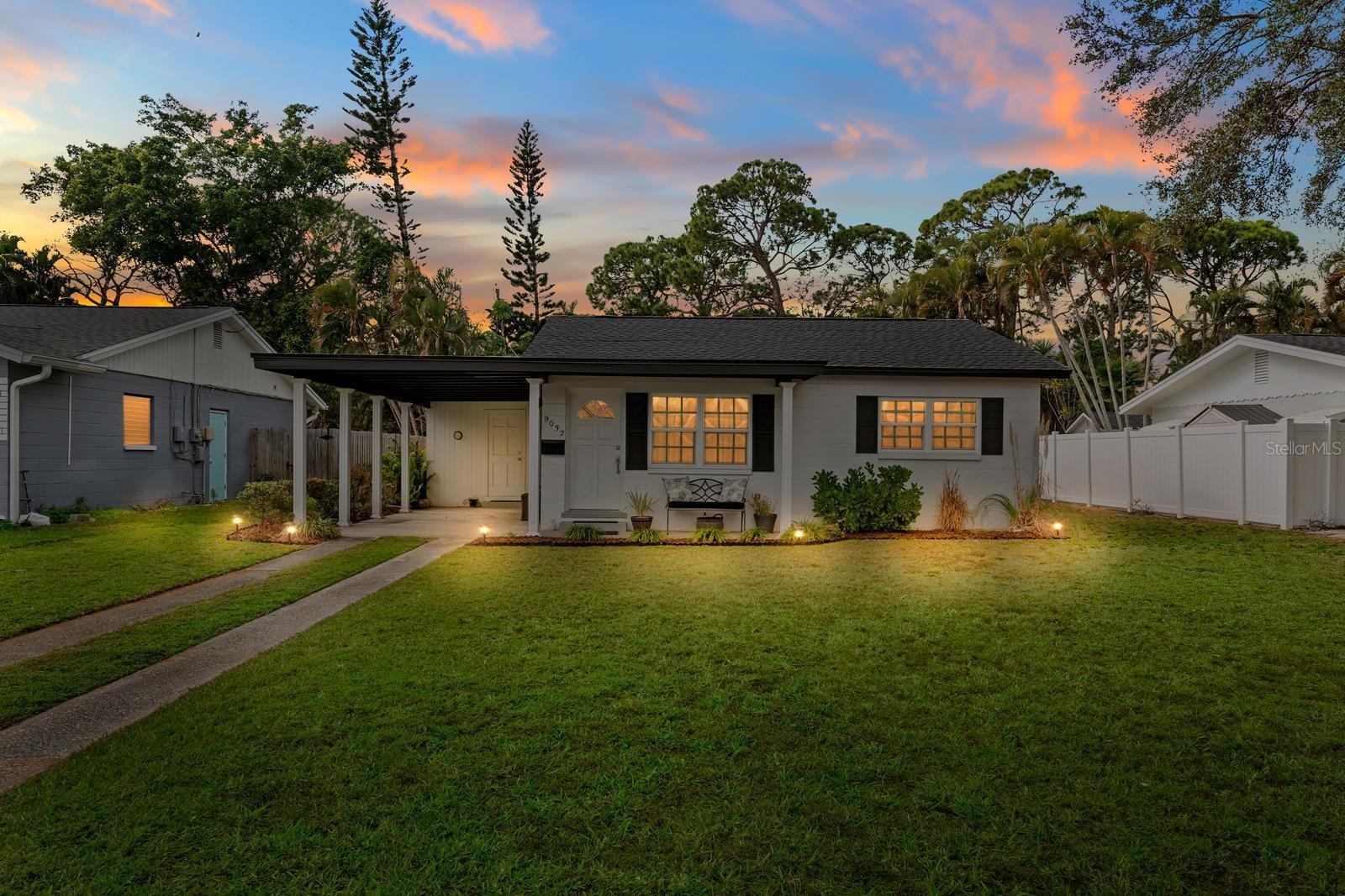 Single Family Residence in ST PETERSBURG, FL - Daniel Dourado