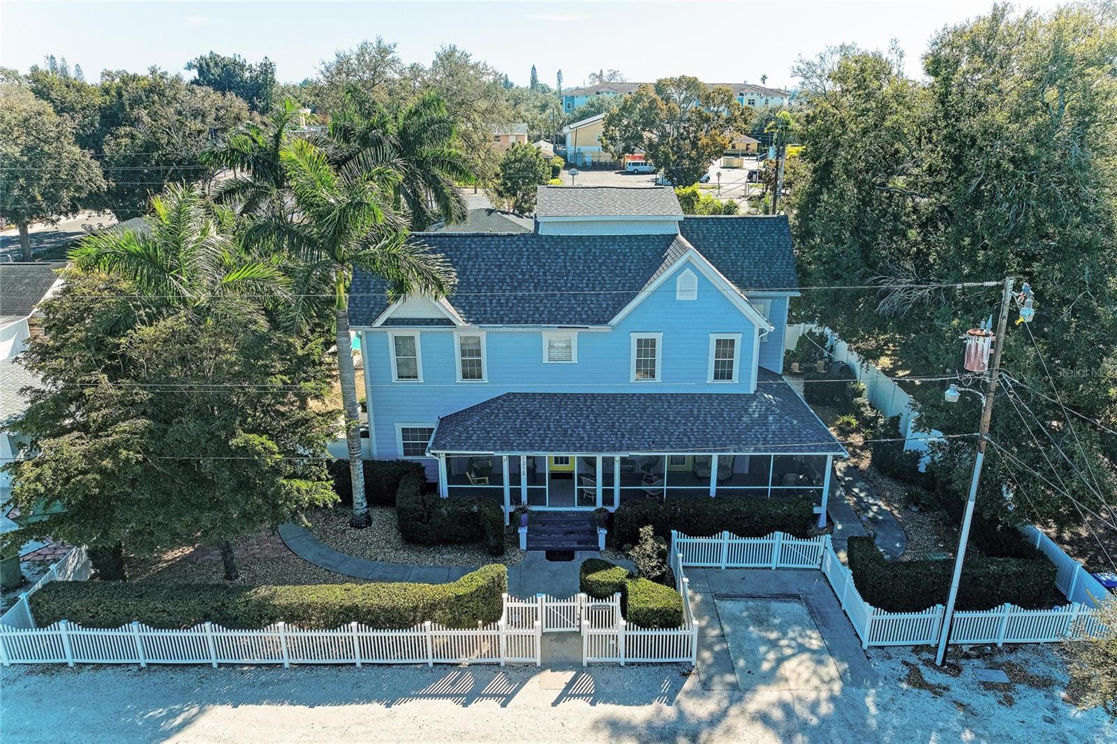 Single Family Residence in BRADENTON, FL - Daniel Dourado