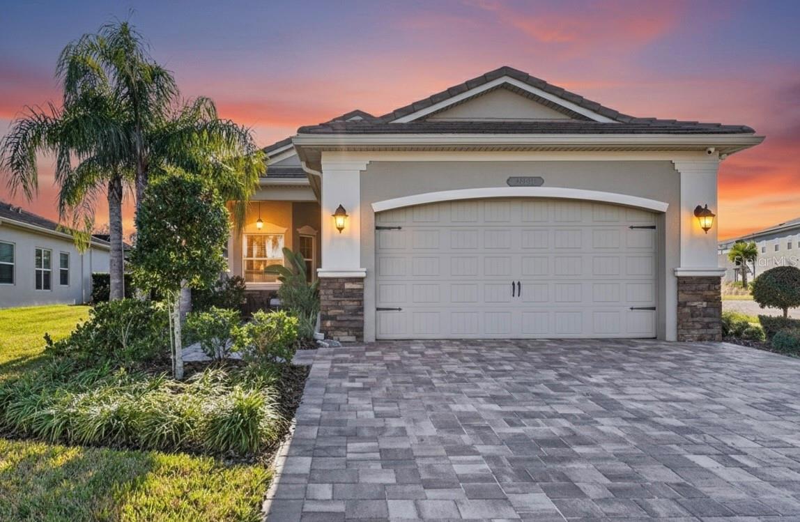 Single Family Residence in WESLEY CHAPEL, FL - Daniel Dourado