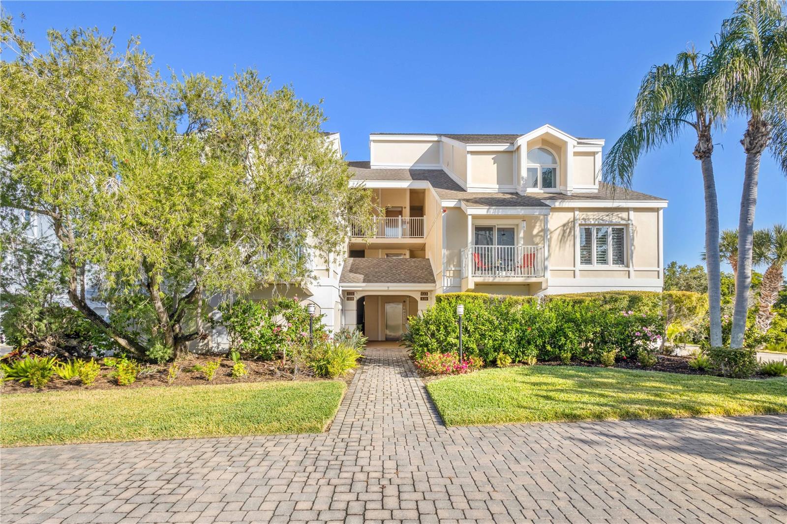 Condominium in BRADENTON, FL - Daniel Dourado