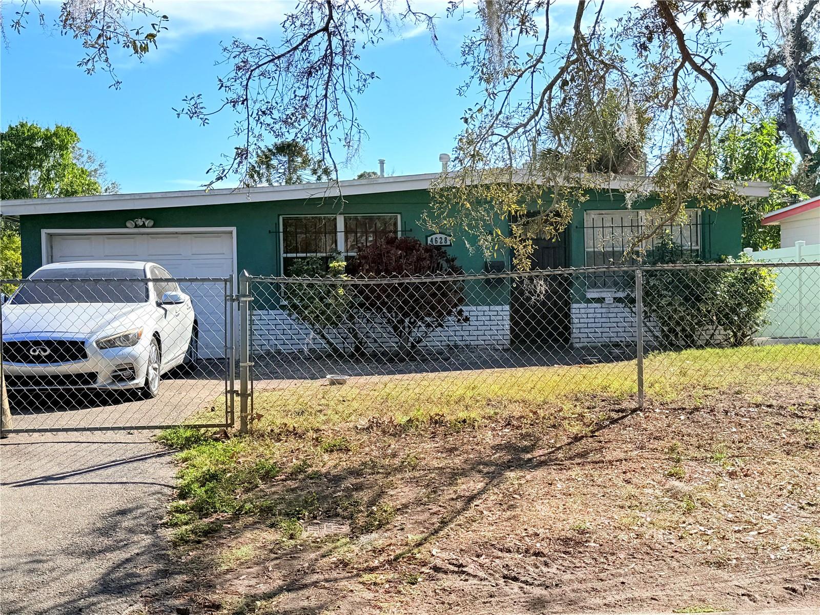 Single Family Residence in ST PETERSBURG, FL - Daniel Dourado
