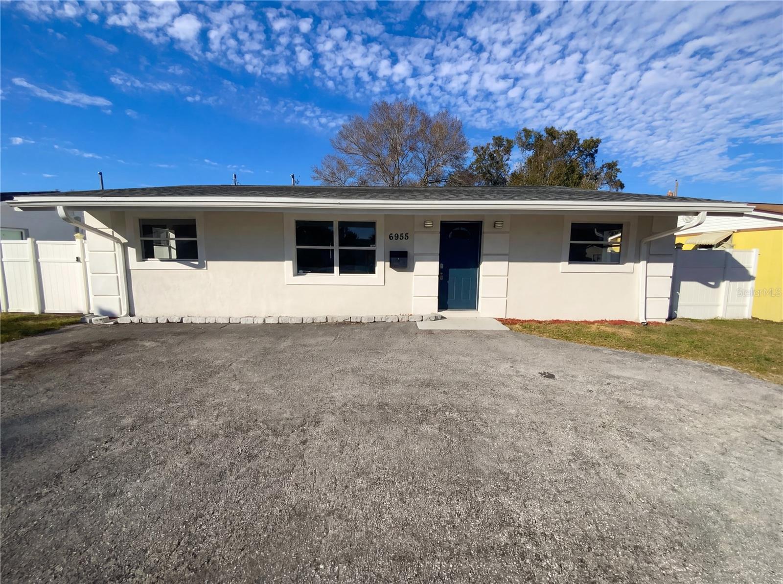 Single Family Residence in PINELLAS PARK, FL - Daniel Dourado