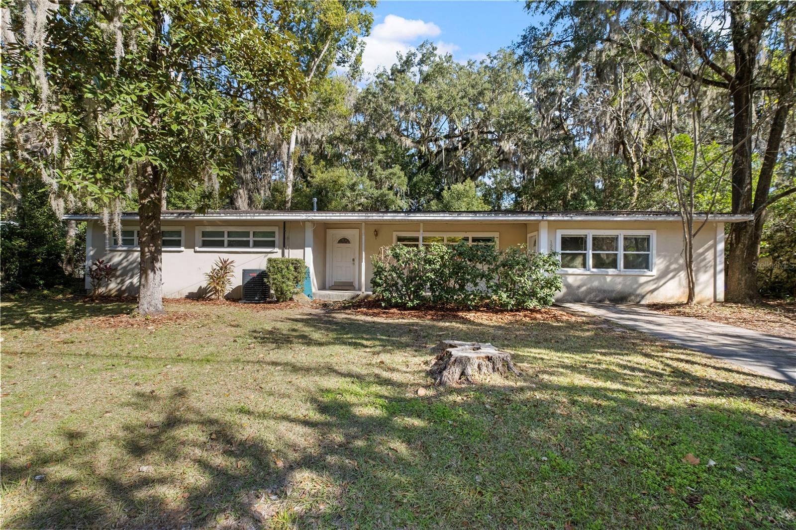 Single Family Residence in GAINESVILLE, FL - Daniel Dourado