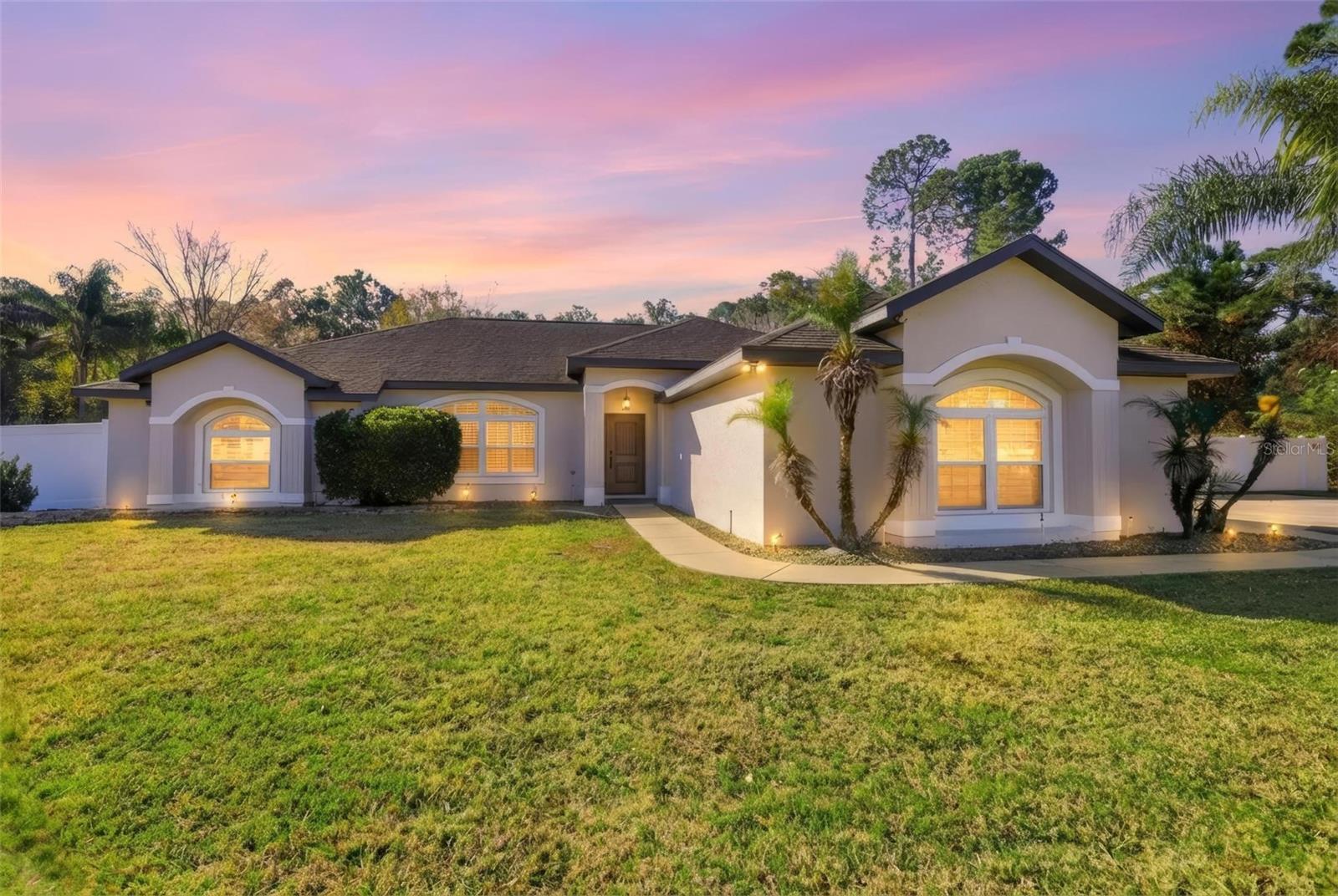 Single Family Residence in DEBARY, FL - Daniel Dourado