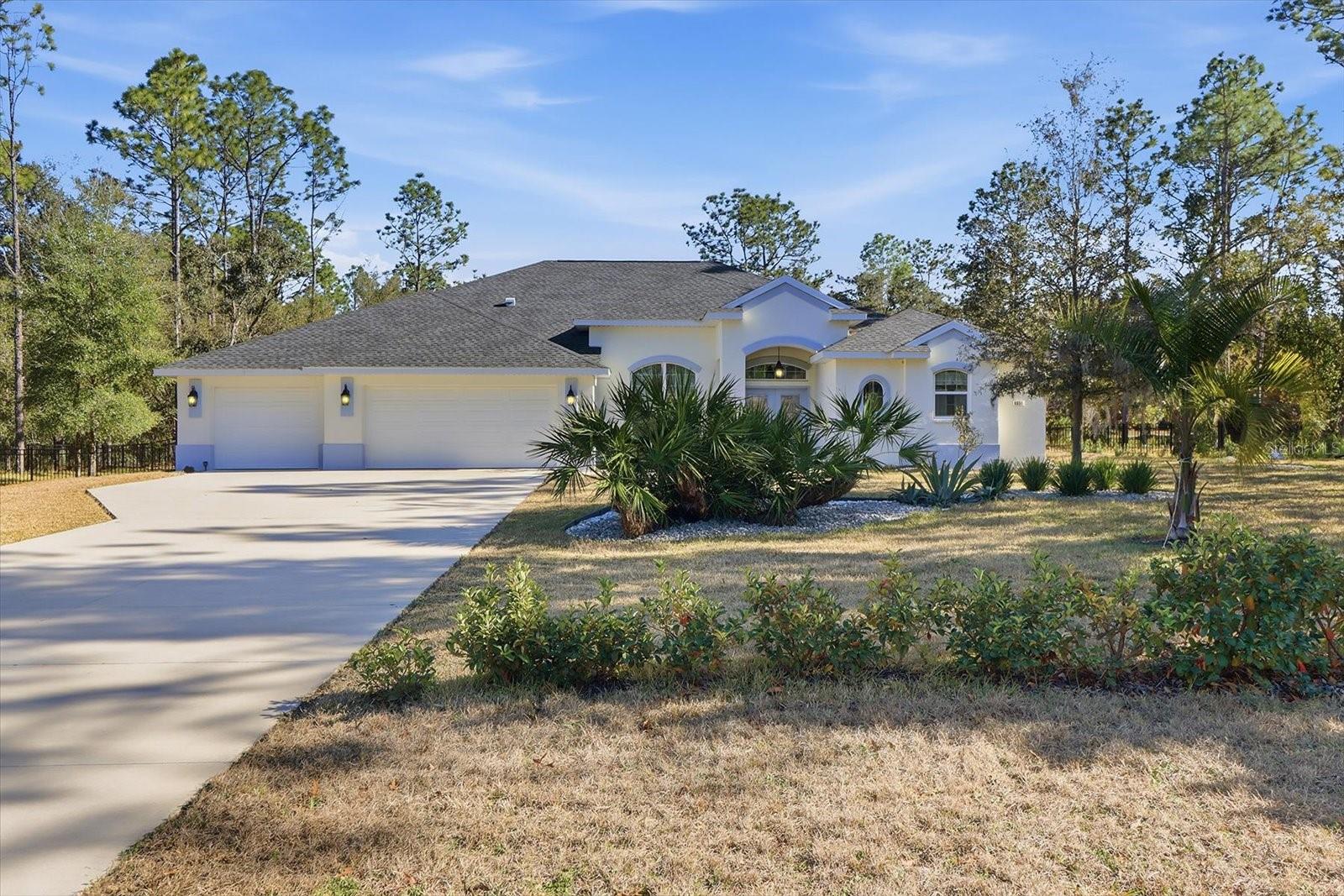 Single Family Residence em BEVERLY HILLS, FL - Daniel Dourado