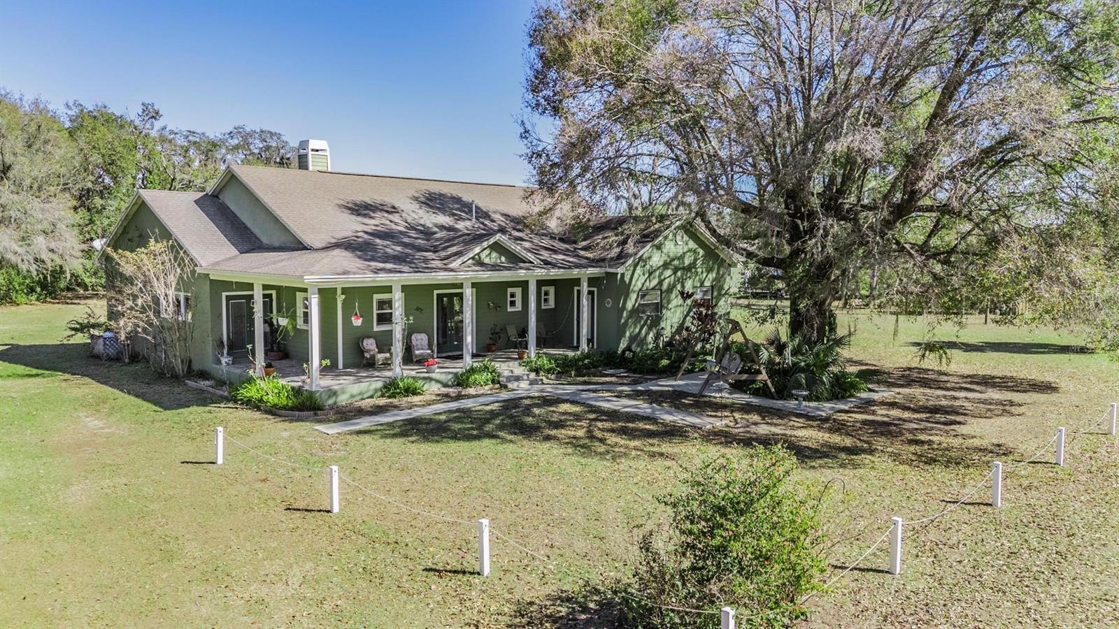 Single Family Residence in LAND O LAKES, FL - Daniel Dourado