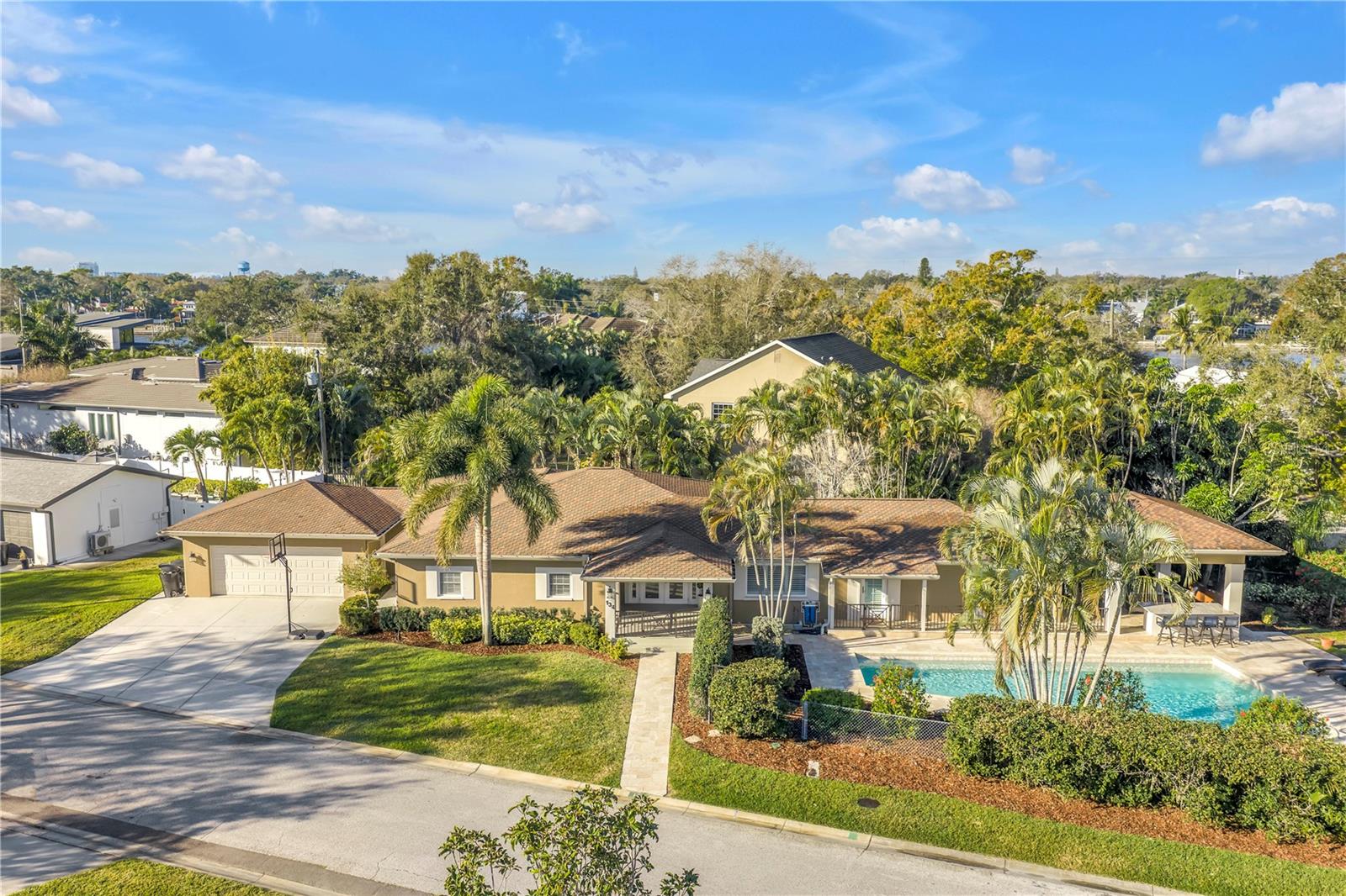 Single Family Residence em ST PETERSBURG, FL - Daniel Dourado