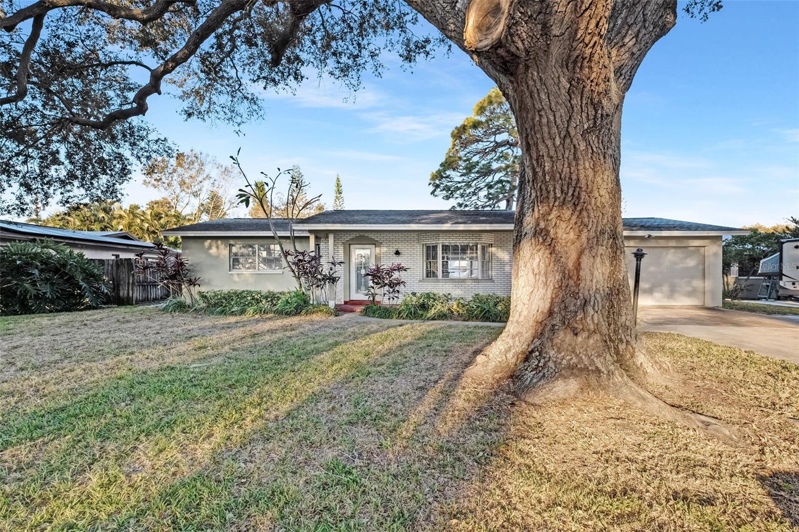 Single Family Residence in LARGO, FL - Daniel Dourado