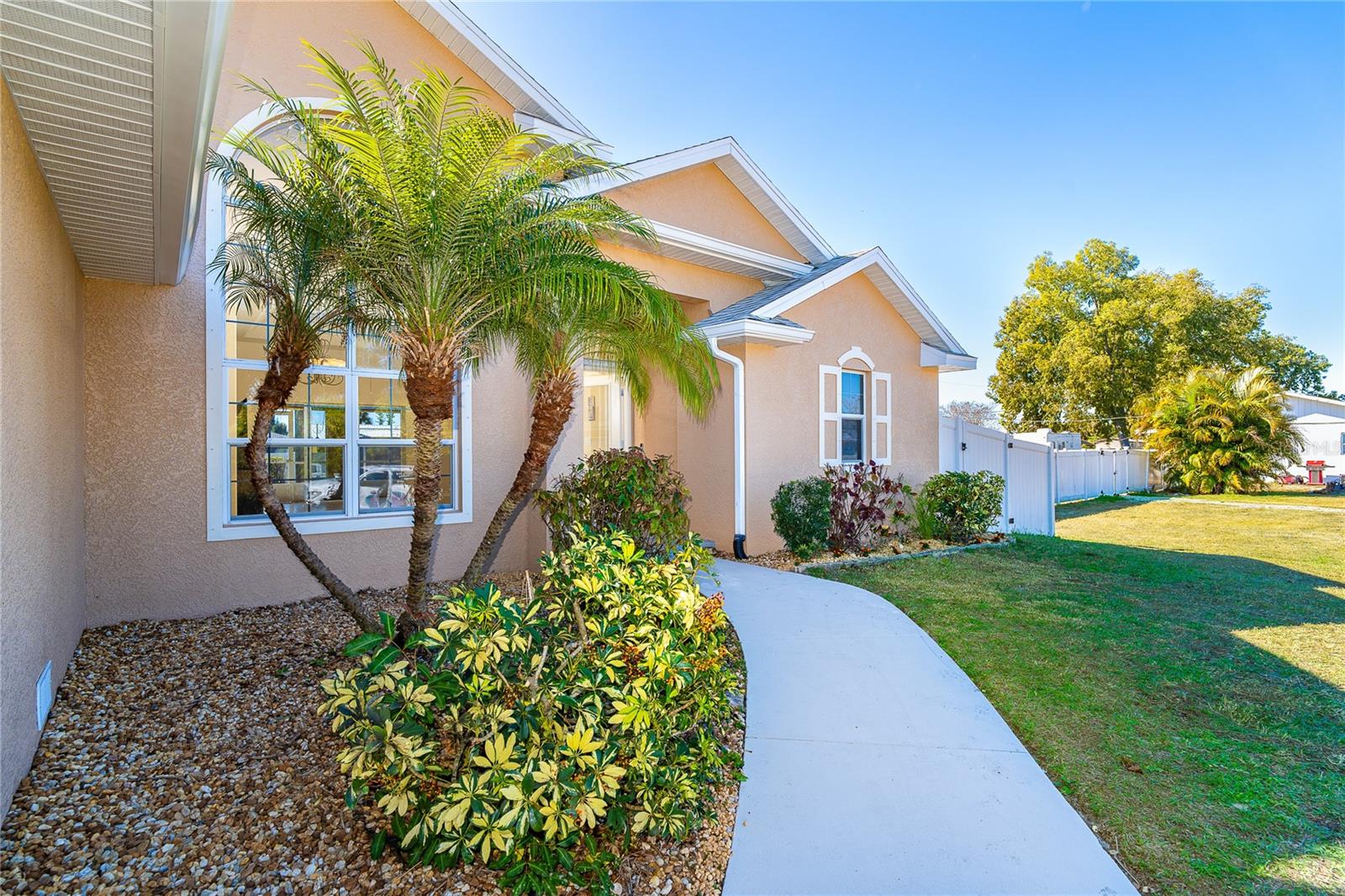 Single Family Residence in PORT CHARLOTTE, FL - Daniel Dourado