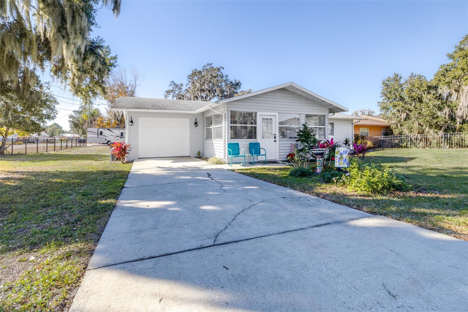 Single Family Residence in LAKE WALES, FL - Daniel Dourado