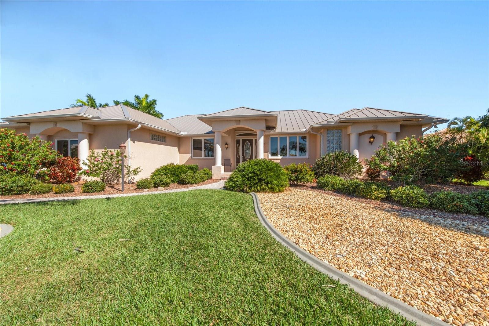 Single Family Residence em PUNTA GORDA, FL - Daniel Dourado