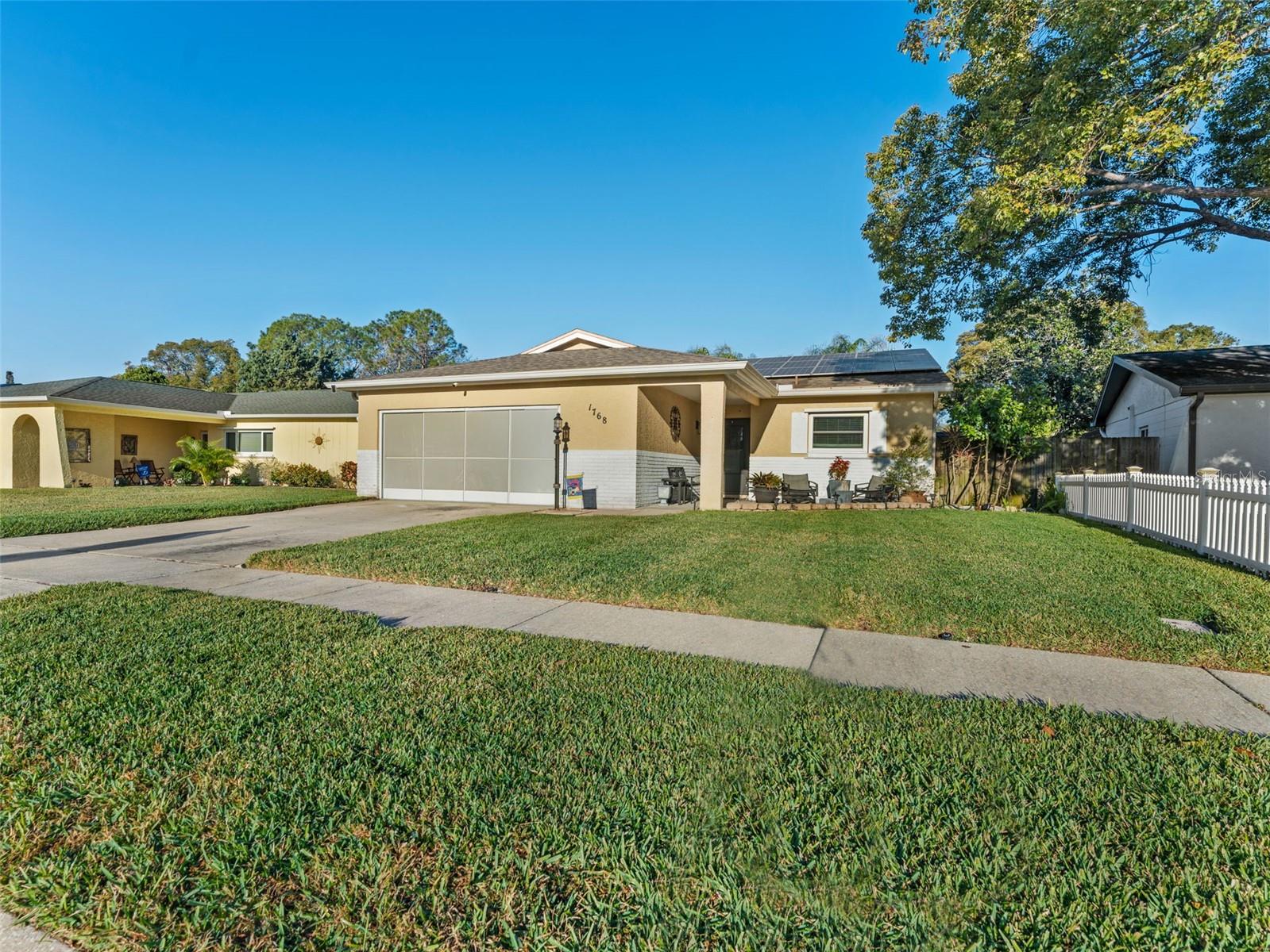 Single Family Residence in PALM HARBOR, FL - Daniel Dourado