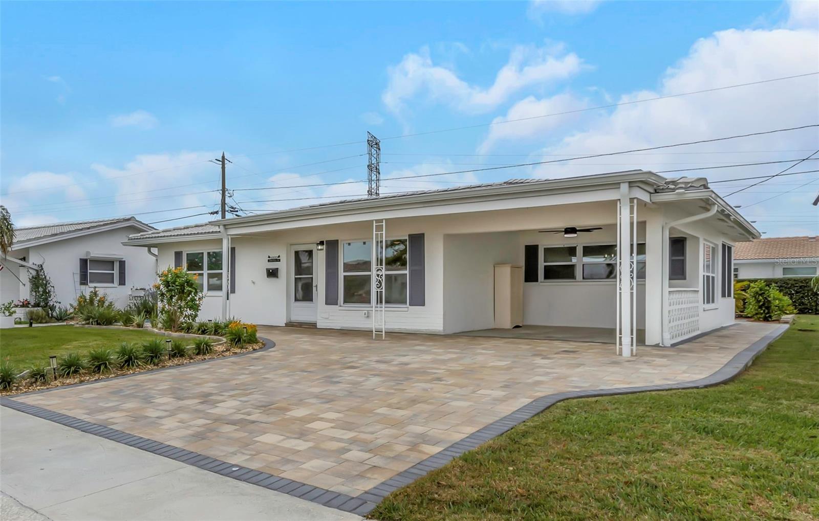 Single Family Residence in PINELLAS PARK, FL - Daniel Dourado
