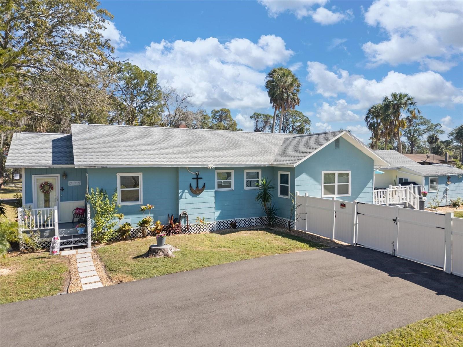 Single Family Residence in PORT RICHEY, FL - Daniel Dourado