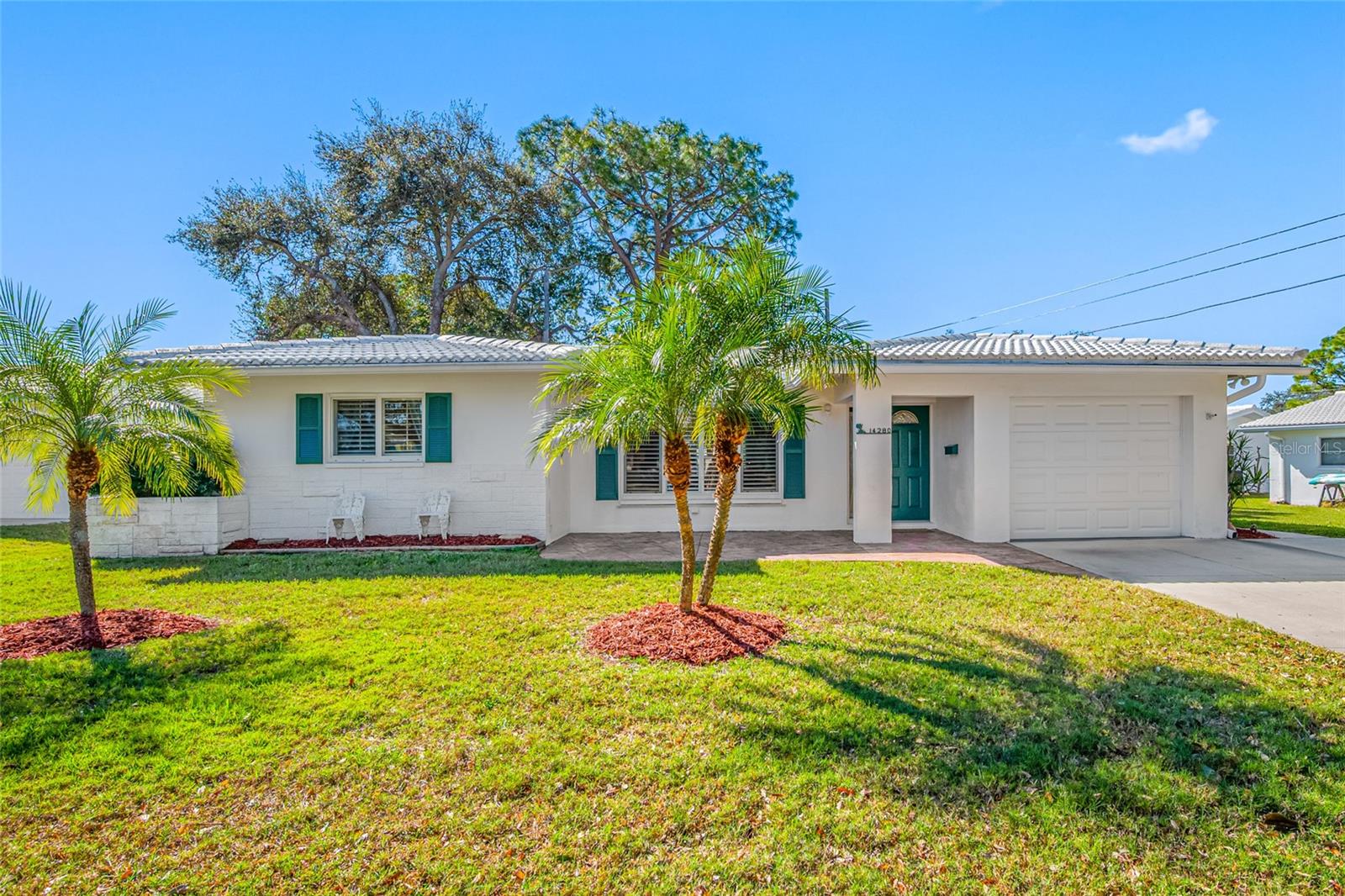 Single Family Residence in SEMINOLE, FL - Daniel Dourado