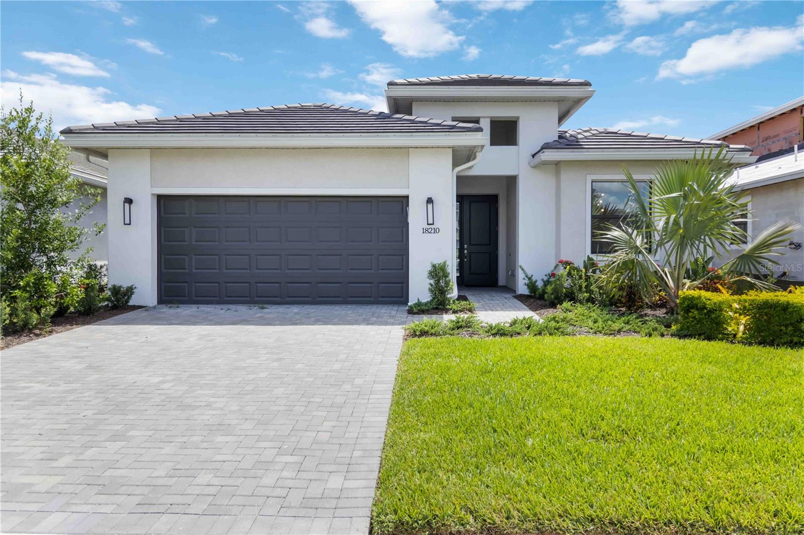 Single Family Residence in LAKEWOOD RANCH, FL - Daniel Dourado