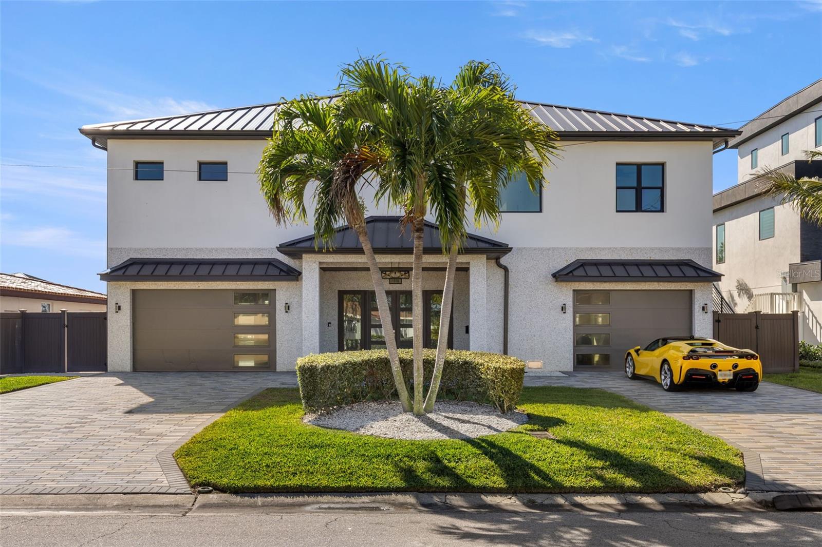 Single Family Residence em ST PETERSBURG, FL - Daniel Dourado