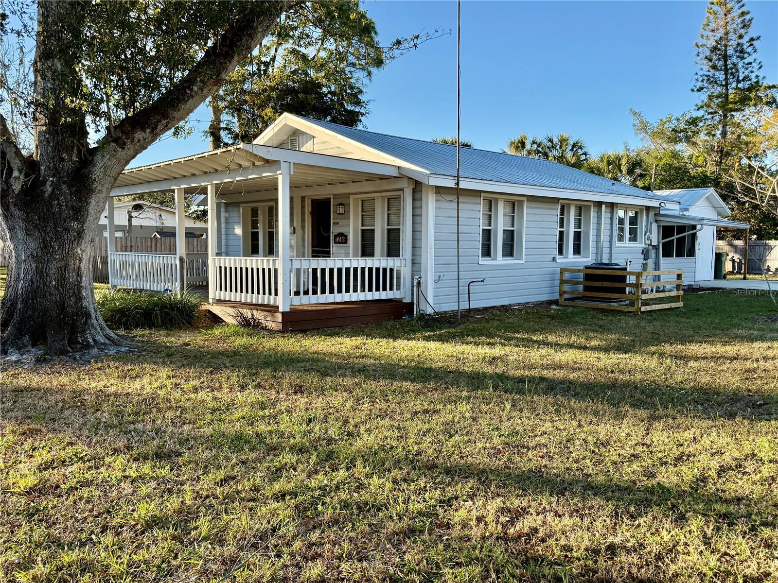 Single Family Residence in PALMETTO, FL - Daniel Dourado