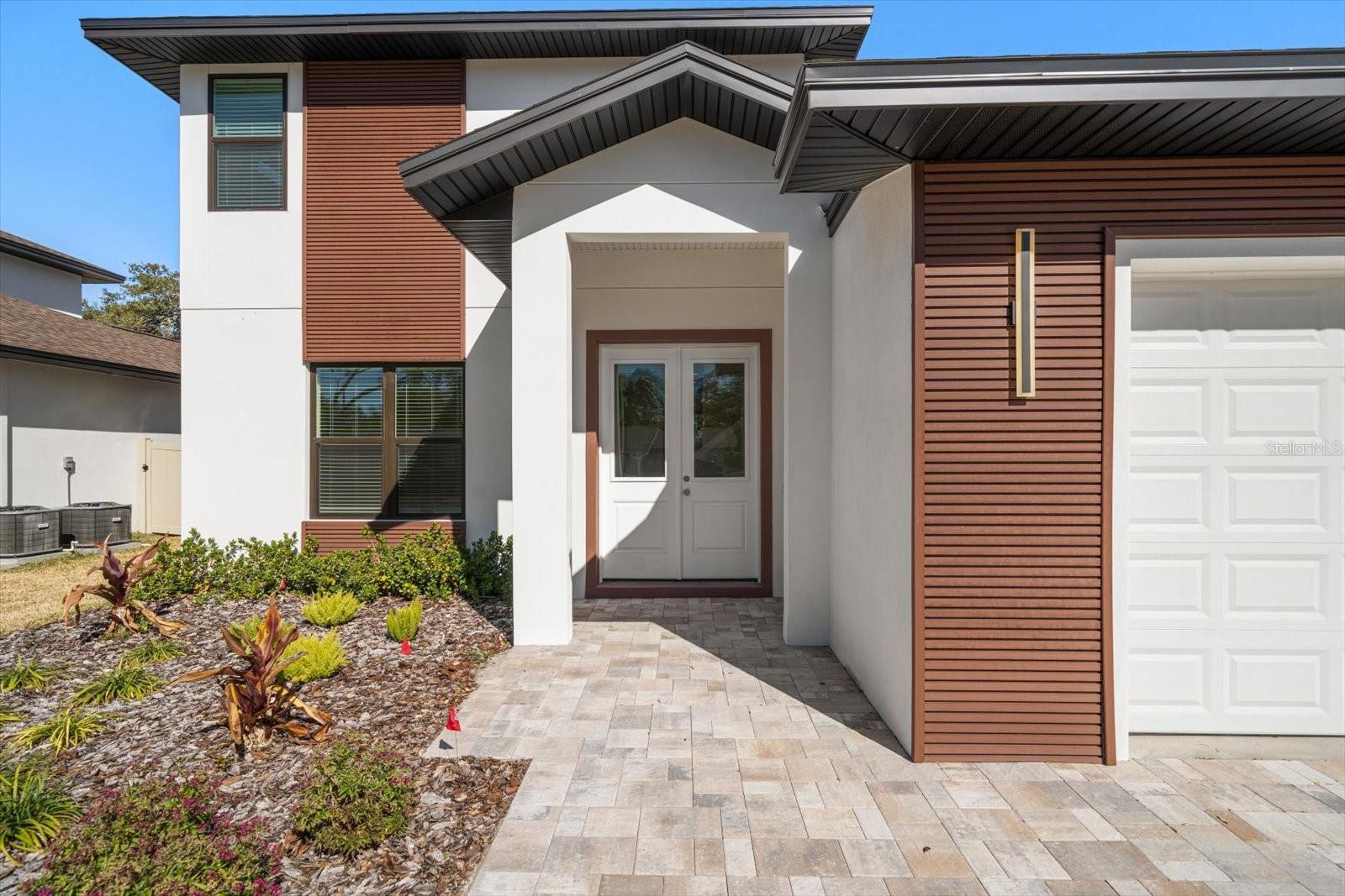 Single Family Residence in LARGO, FL - Daniel Dourado