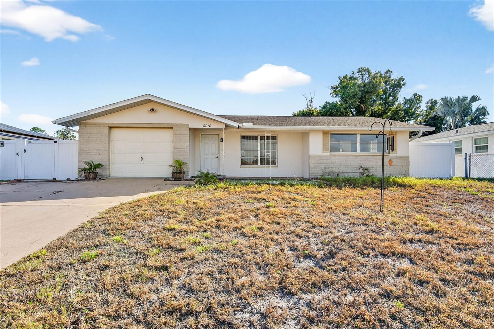 Single Family Residence in PORT RICHEY, FL - Daniel Dourado