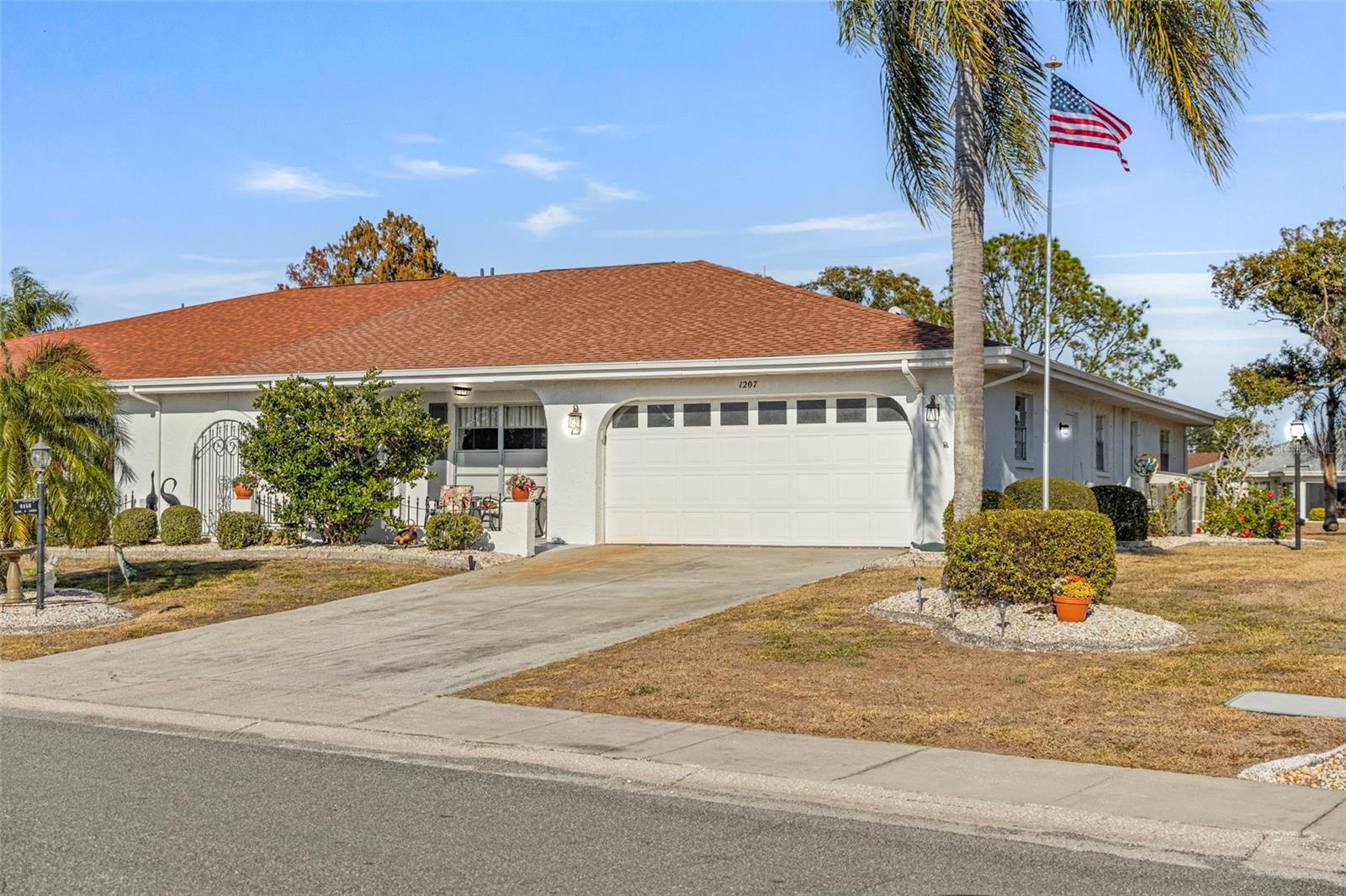 Single Family Residence in SUN CITY CENTER, FL - Daniel Dourado