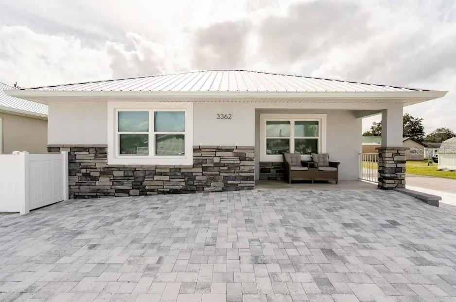 Single Family Residence in SARASOTA, FL - Daniel Dourado