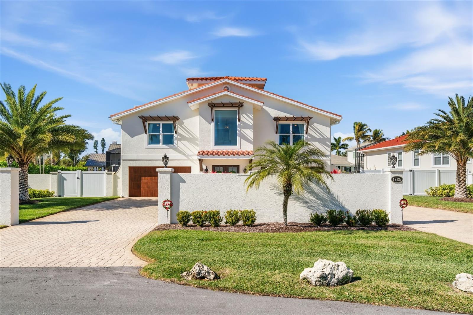 Single Family Residence in SARASOTA, FL - Daniel Dourado