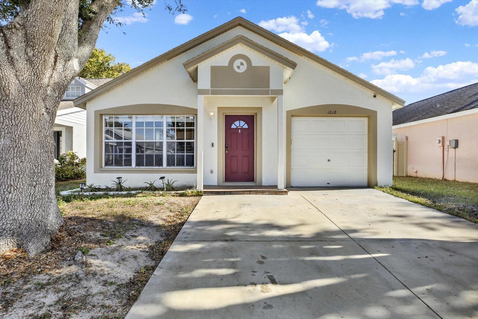 Single Family Residence in VALRICO, FL - Daniel Dourado