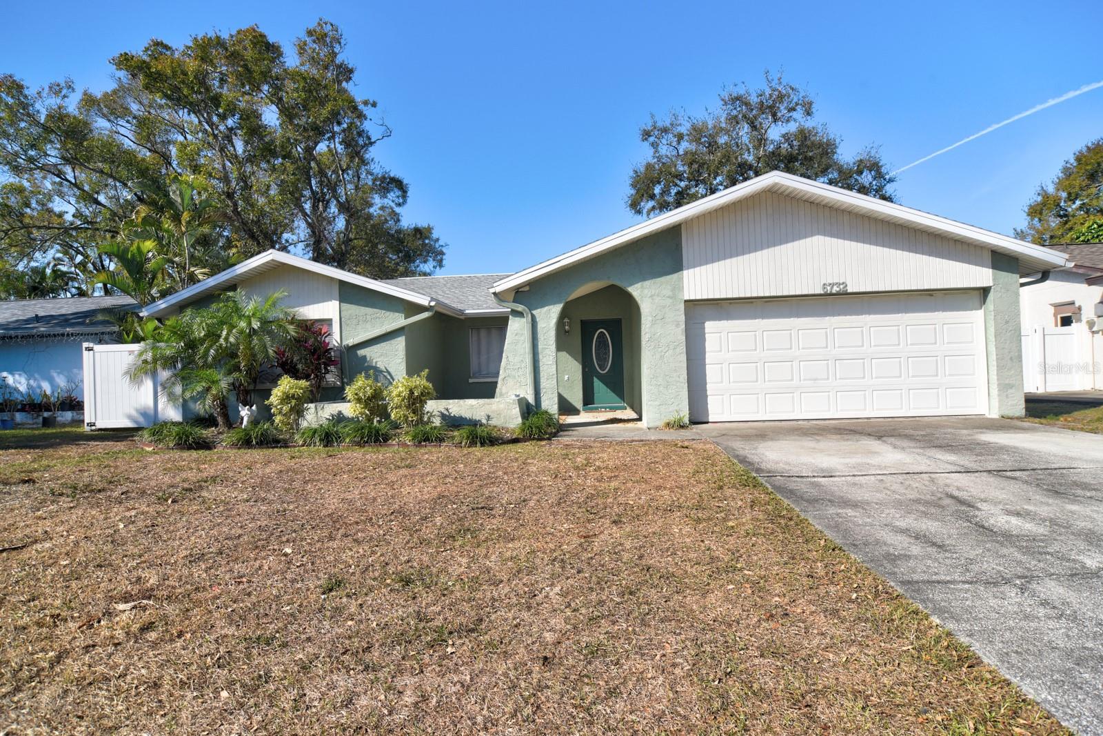 Single Family Residence in PINELLAS PARK, FL - Daniel Dourado
