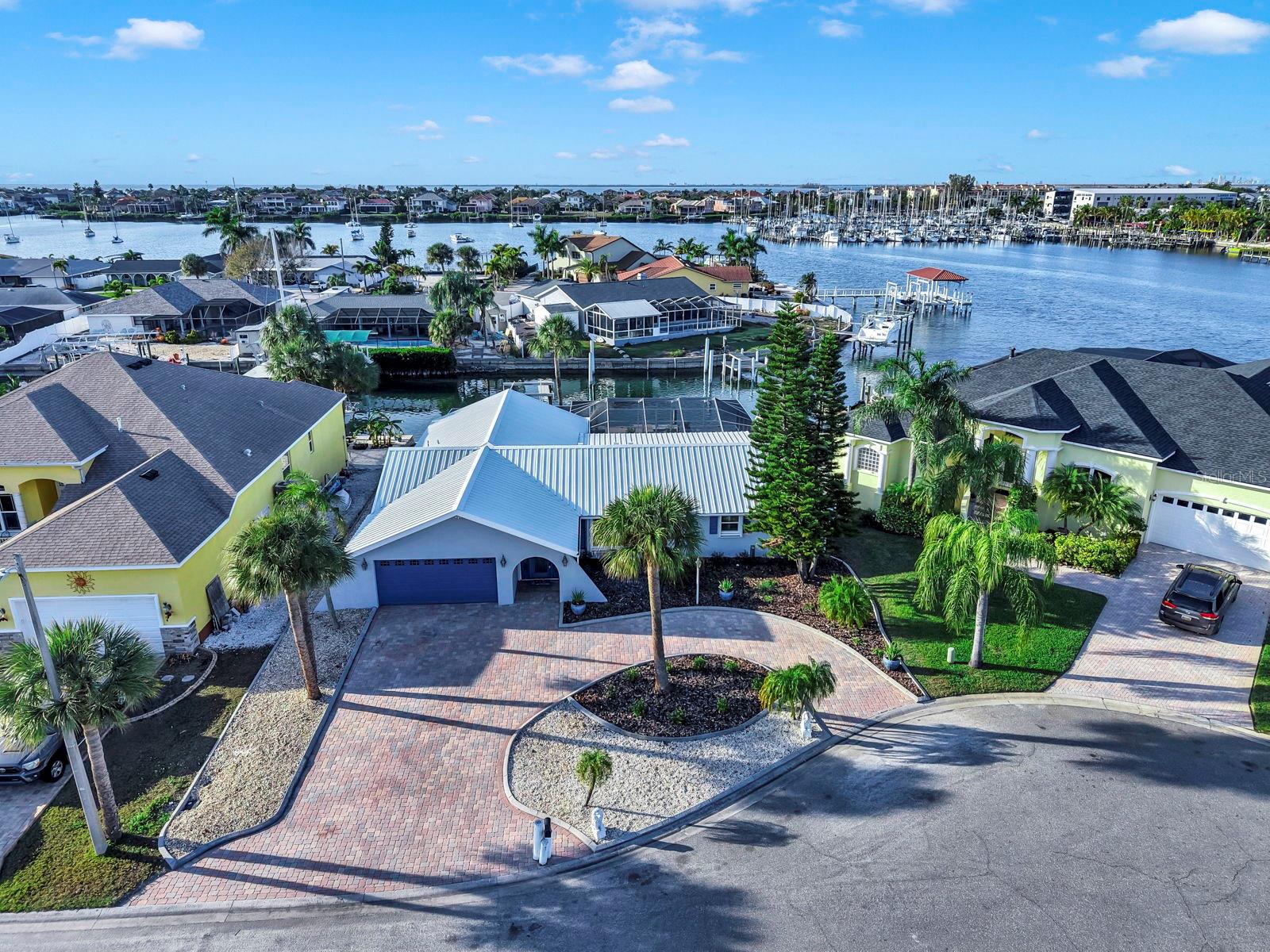 Single Family Residence em APOLLO BEACH, FL - Daniel Dourado