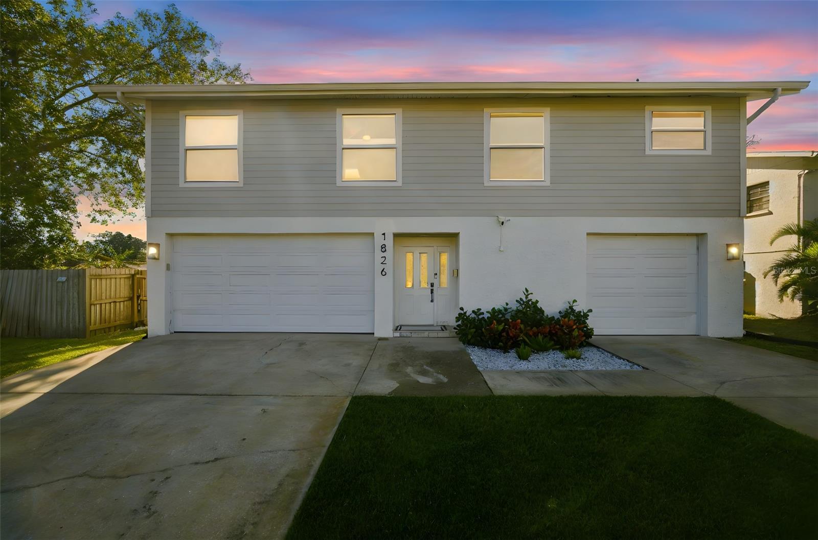 Single Family Residence em ST PETERSBURG, FL - Daniel Dourado