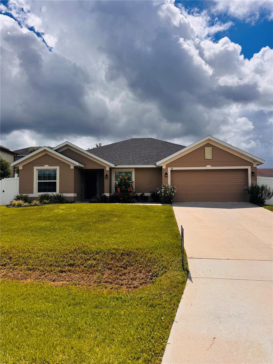 Single Family Residence in KISSIMMEE, FL - Daniel Dourado