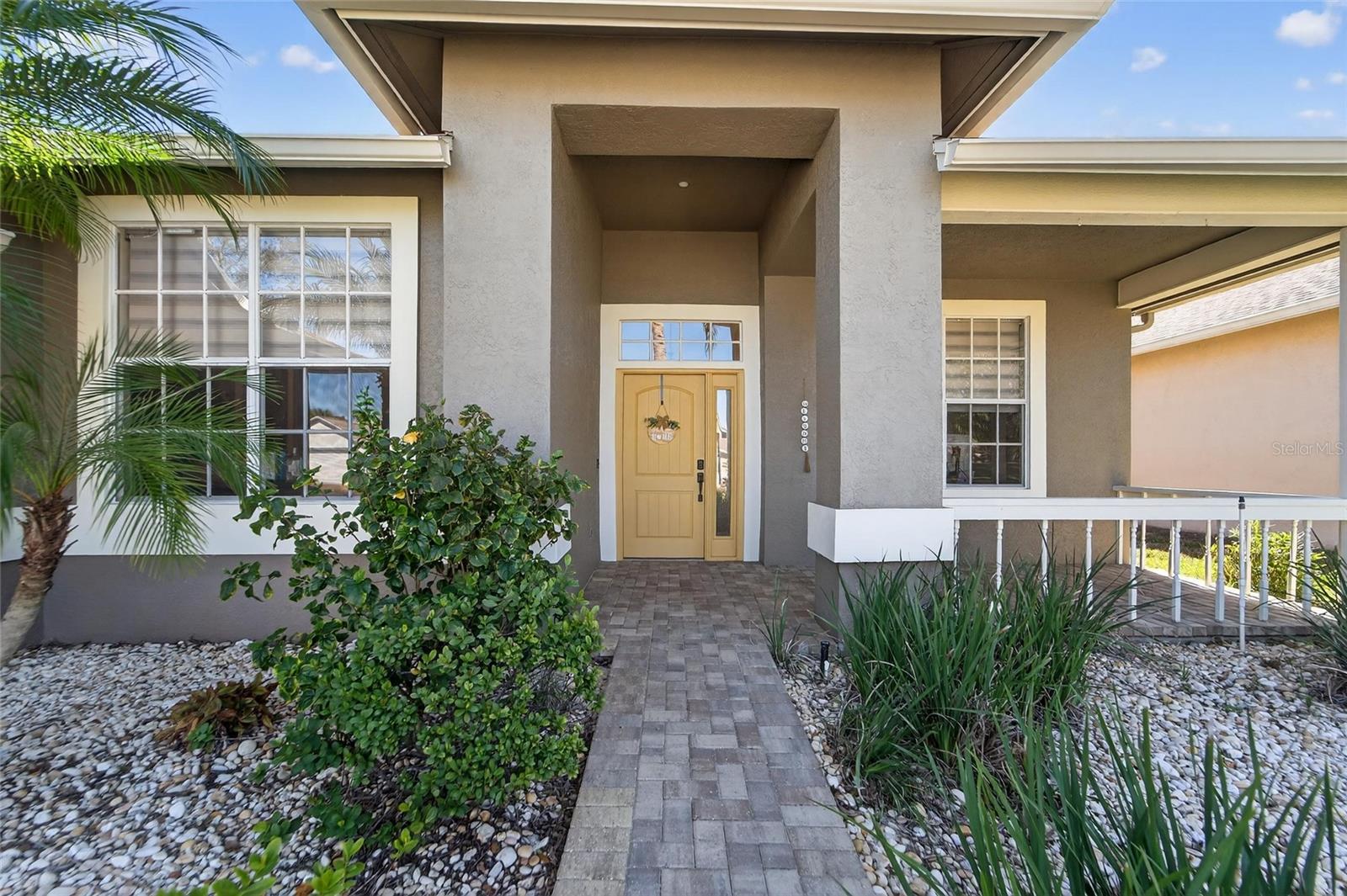 Single Family Residence in VALRICO, FL - Daniel Dourado