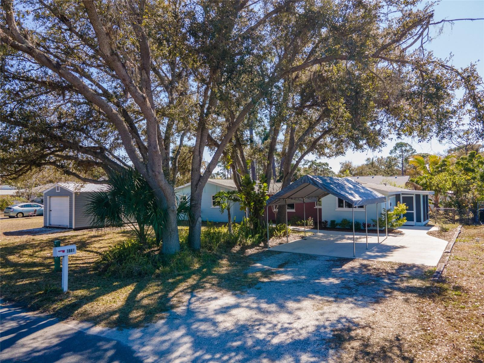 Single Family Residence in ENGLEWOOD, FL - Daniel Dourado