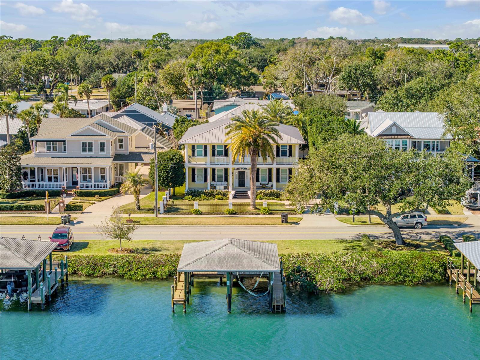 Single Family Residence in NEW SMYRNA BEACH, FL - Daniel Dourado