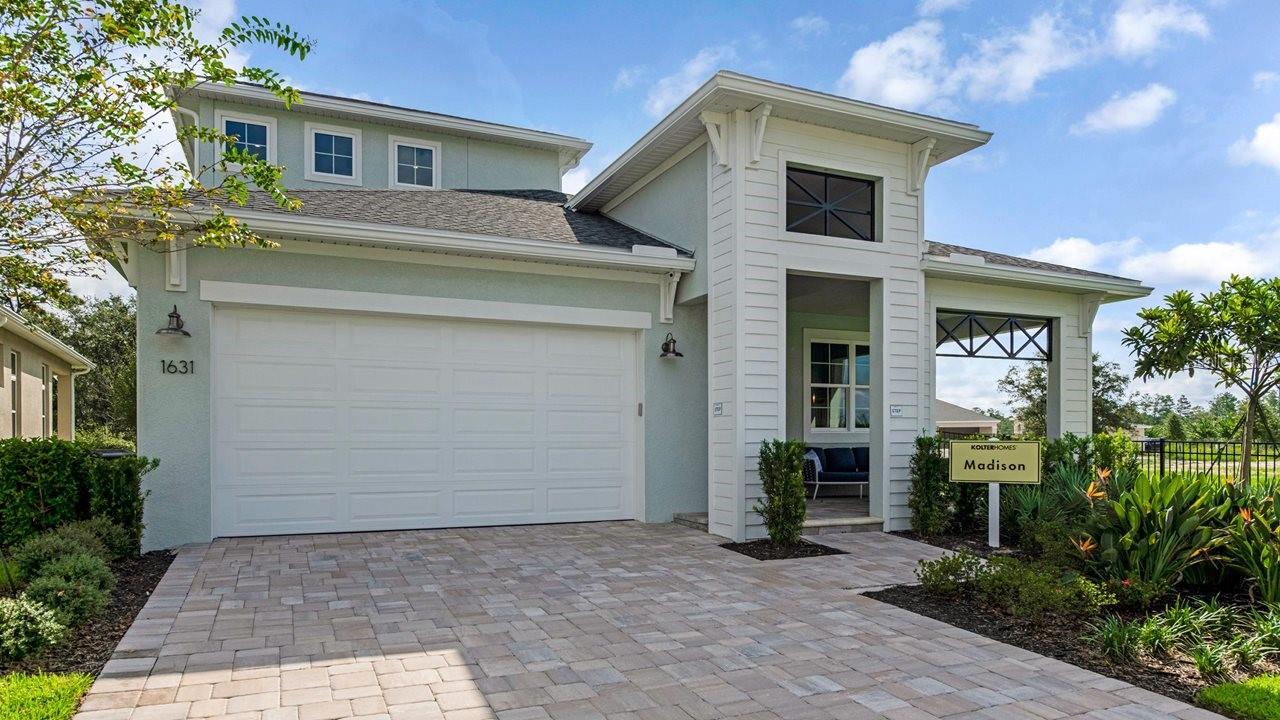 Single Family Residence in DELAND, FL - Daniel Dourado