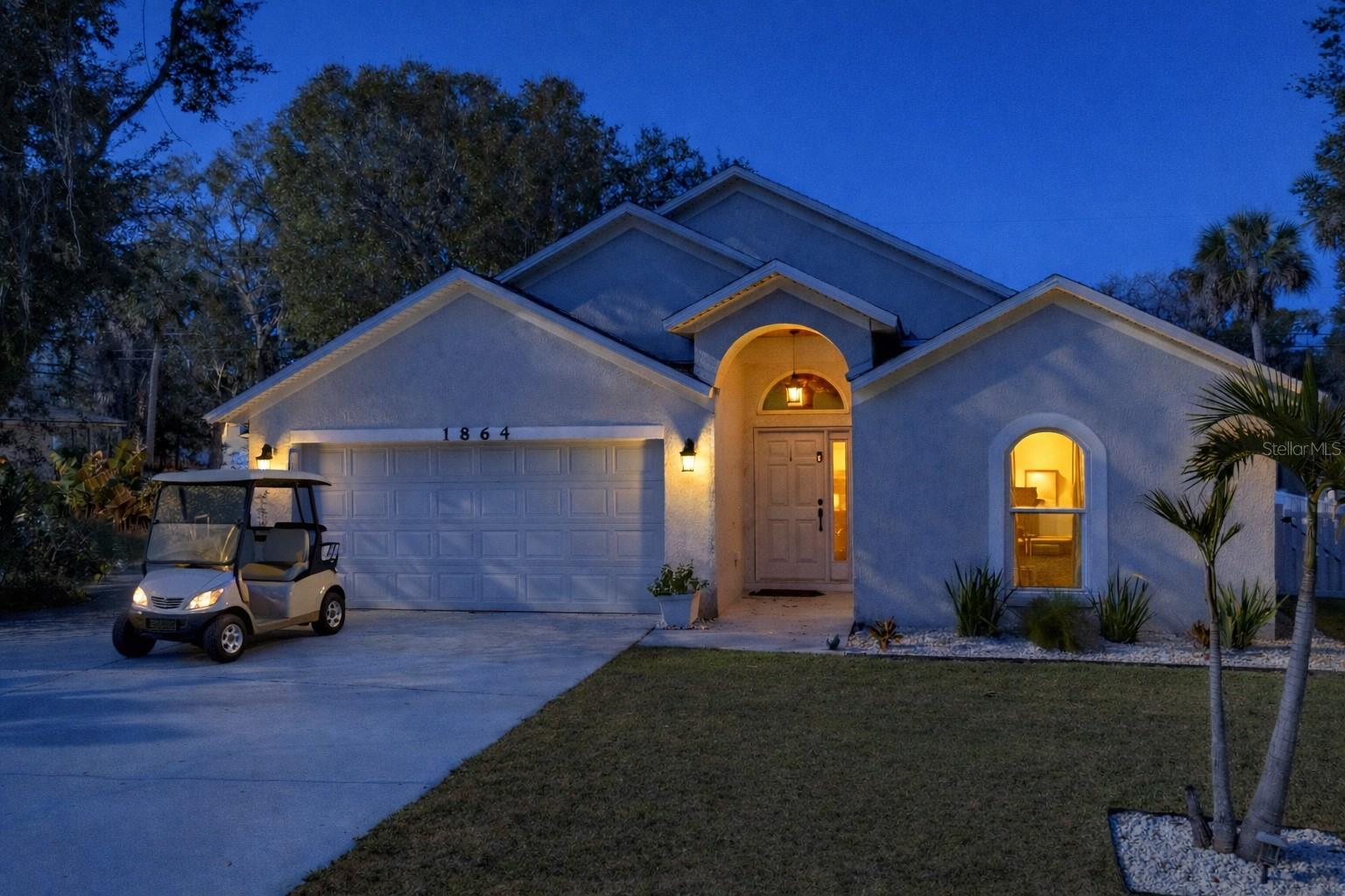 Single Family Residence in EDGEWATER, FL - Daniel Dourado