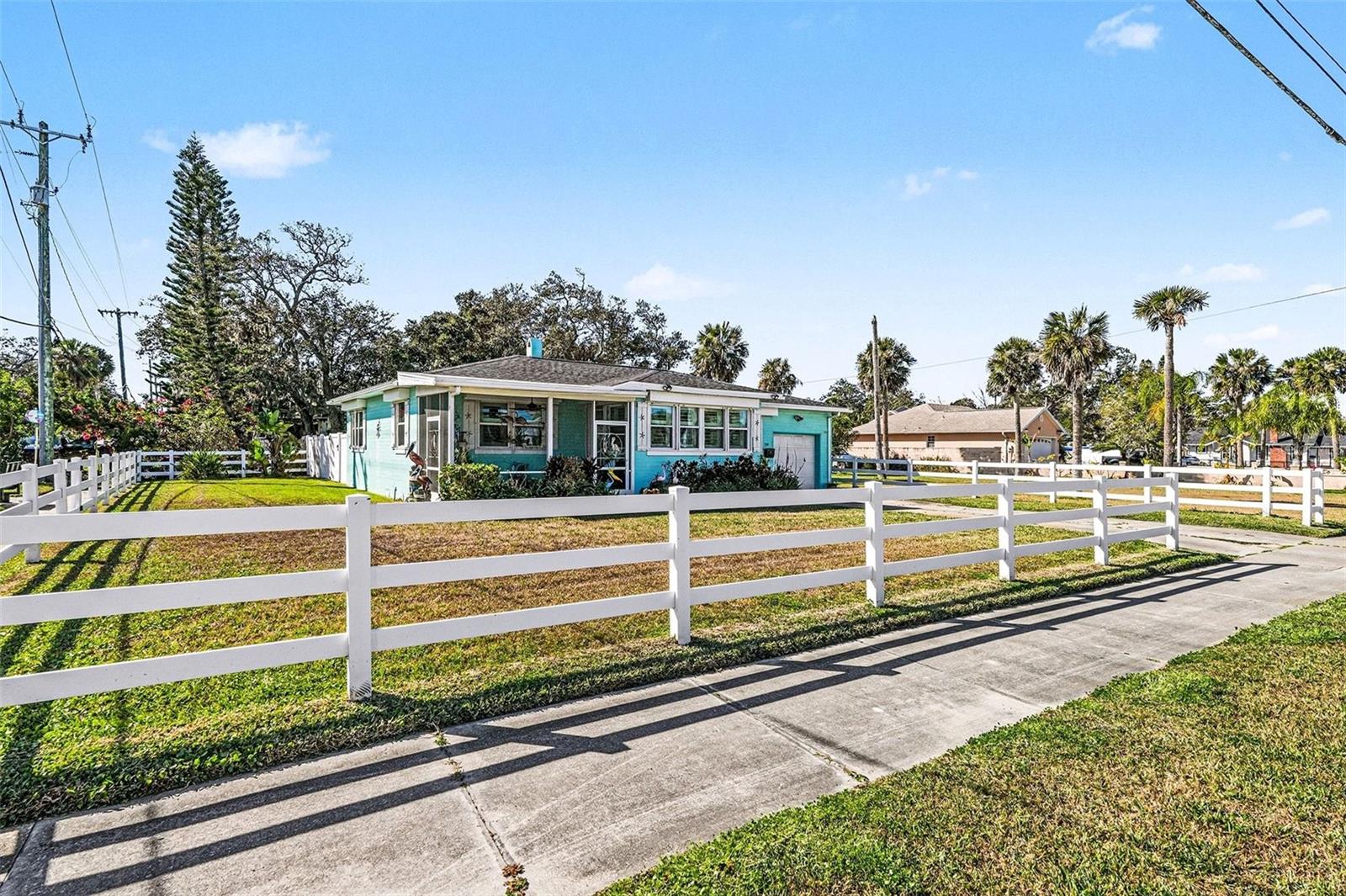 Single Family Residence in DAYTONA BEACH, FL - Daniel Dourado