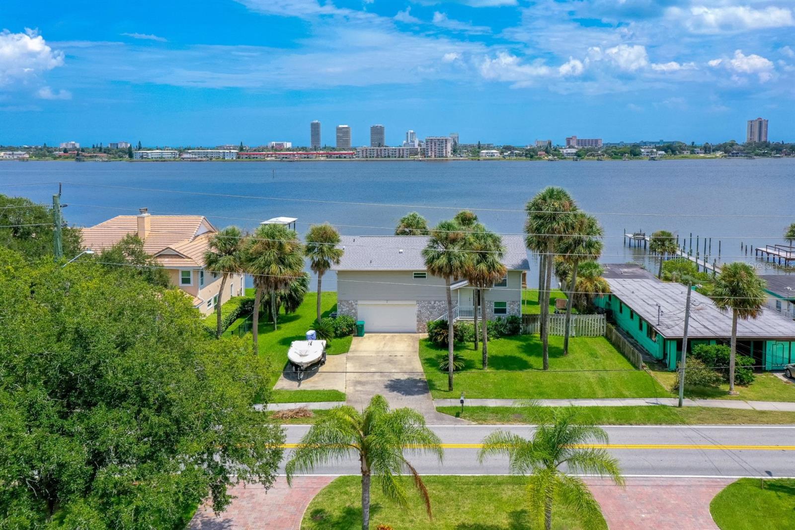 Single Family Residence in DAYTONA BEACH, FL - Daniel Dourado