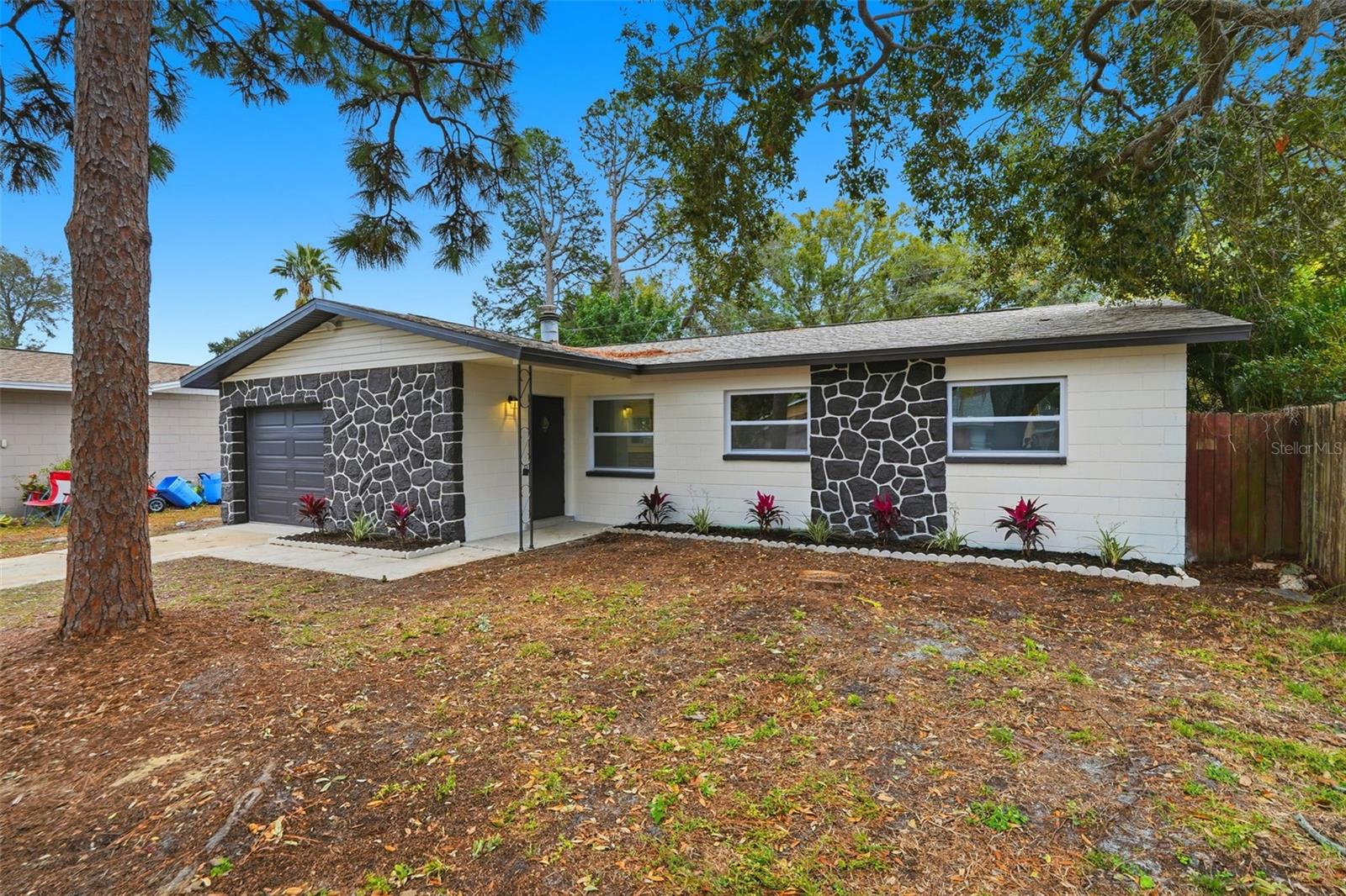 Single Family Residence in PINELLAS PARK, FL - Daniel Dourado