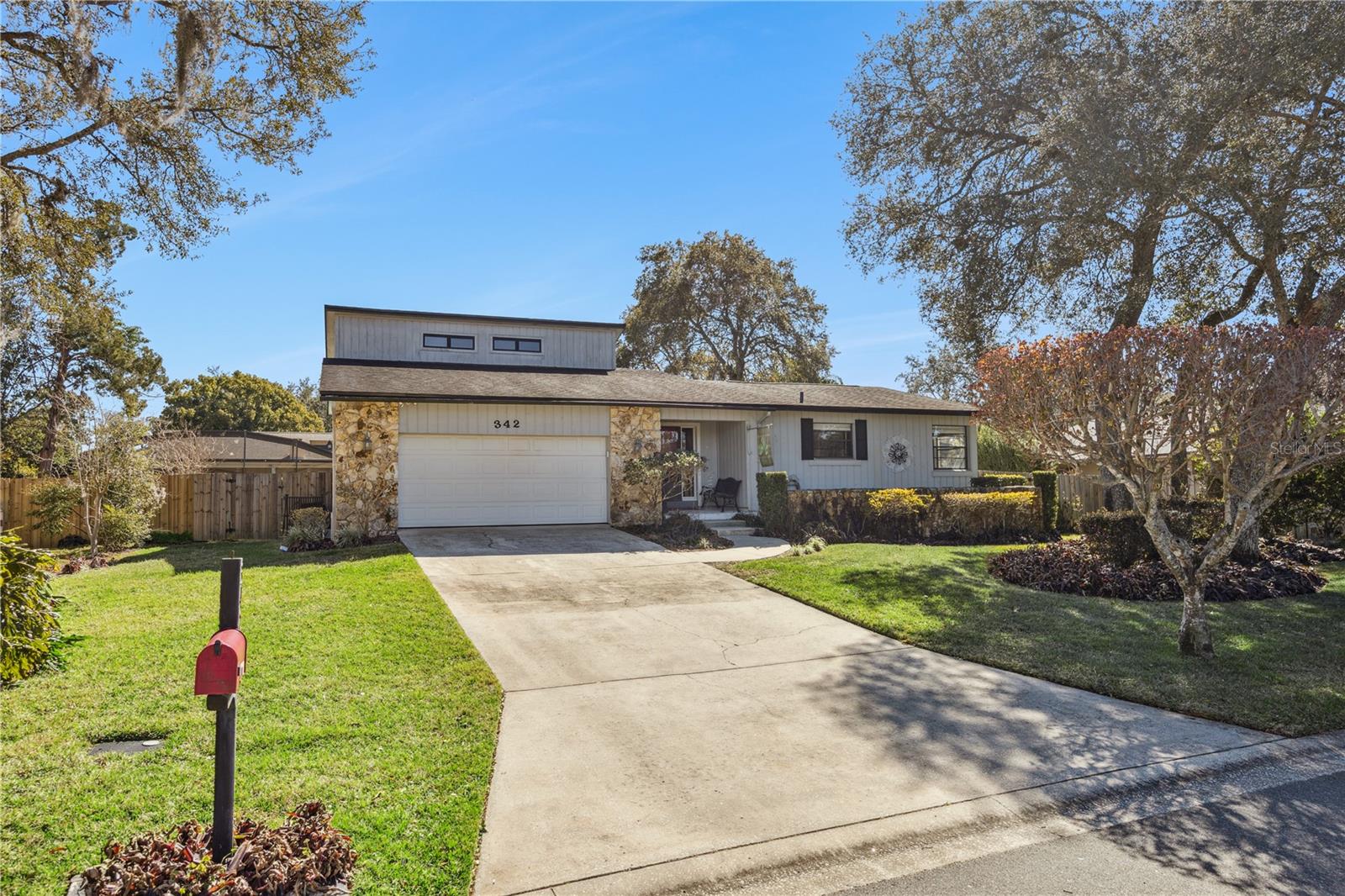 Single Family Residence in LONGWOOD, FL - Daniel Dourado