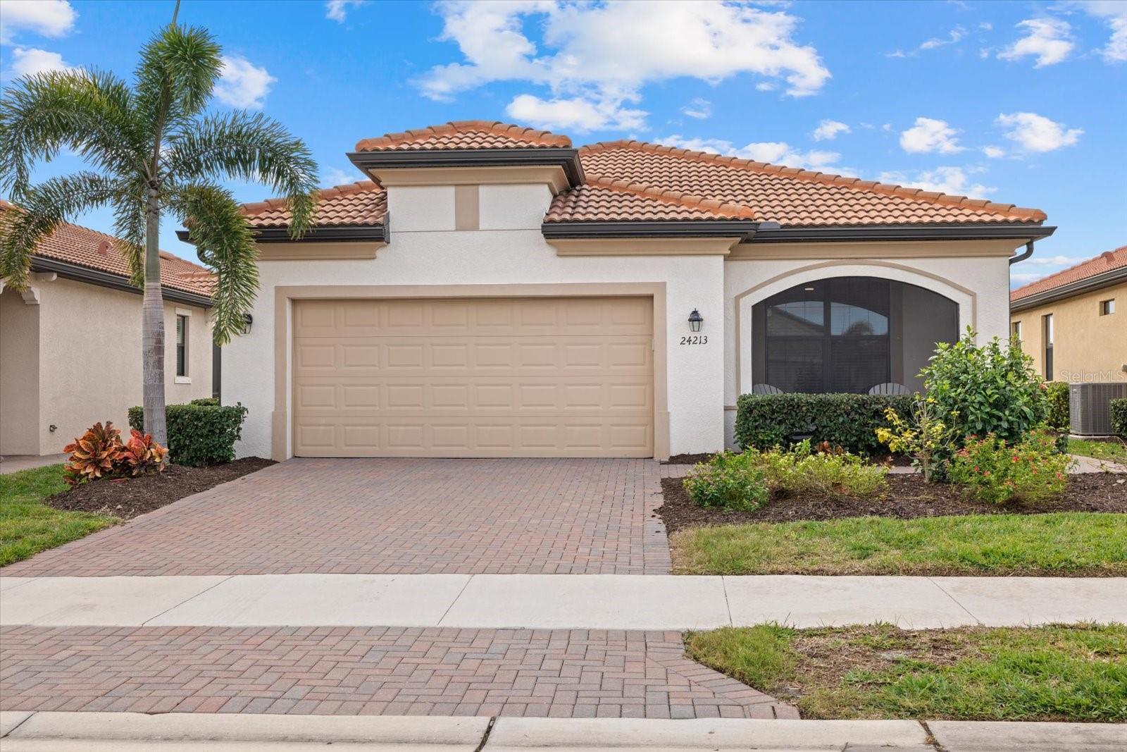 Single Family Residence in VENICE, FL - Daniel Dourado