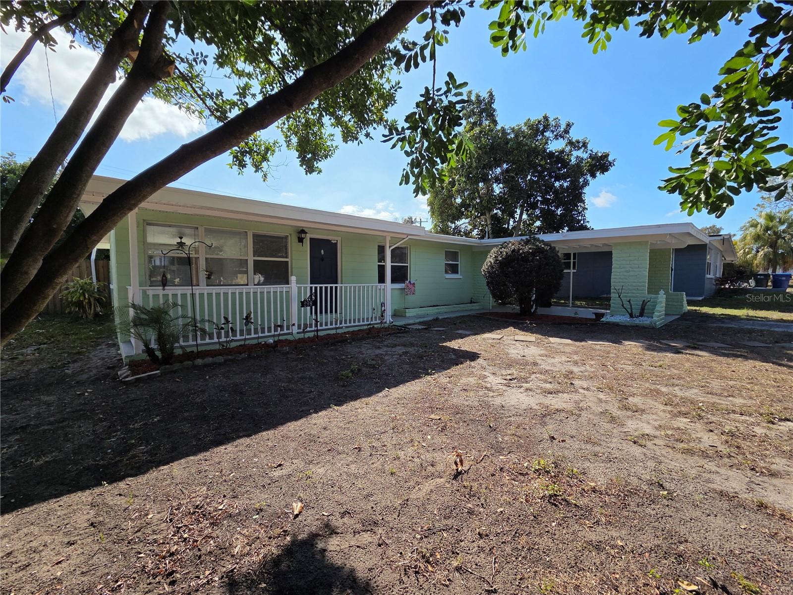 Single Family Residence in LARGO, FL - Daniel Dourado