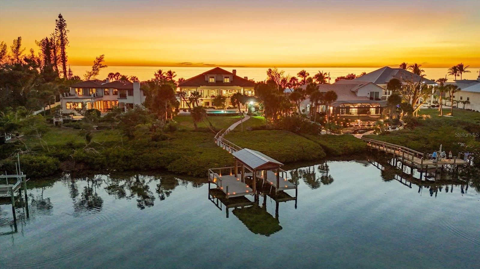 Single Family Residence in NOKOMIS, FL - Daniel Dourado