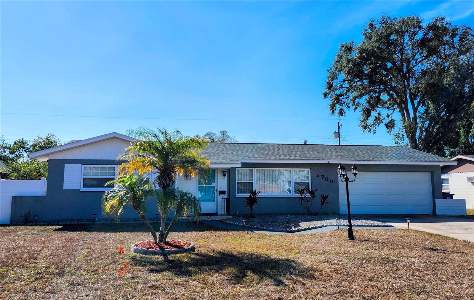 Single Family Residence em ST PETERSBURG, FL - Daniel Dourado