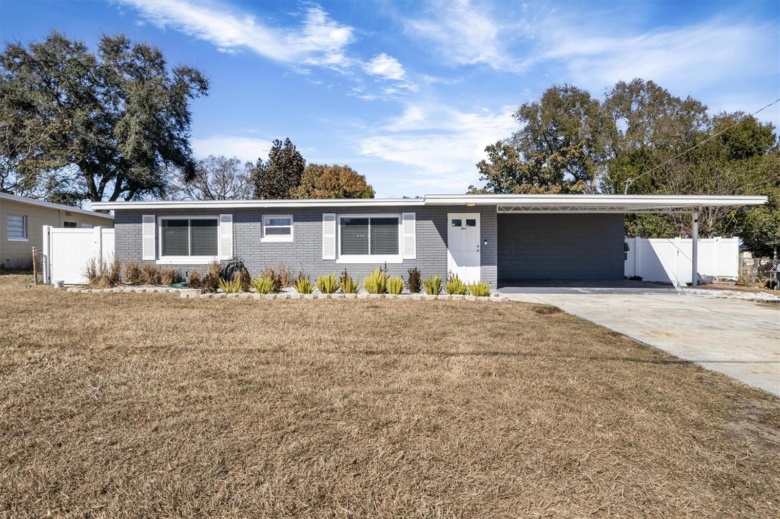 Single Family Residence in WINTER HAVEN, FL - Daniel Dourado