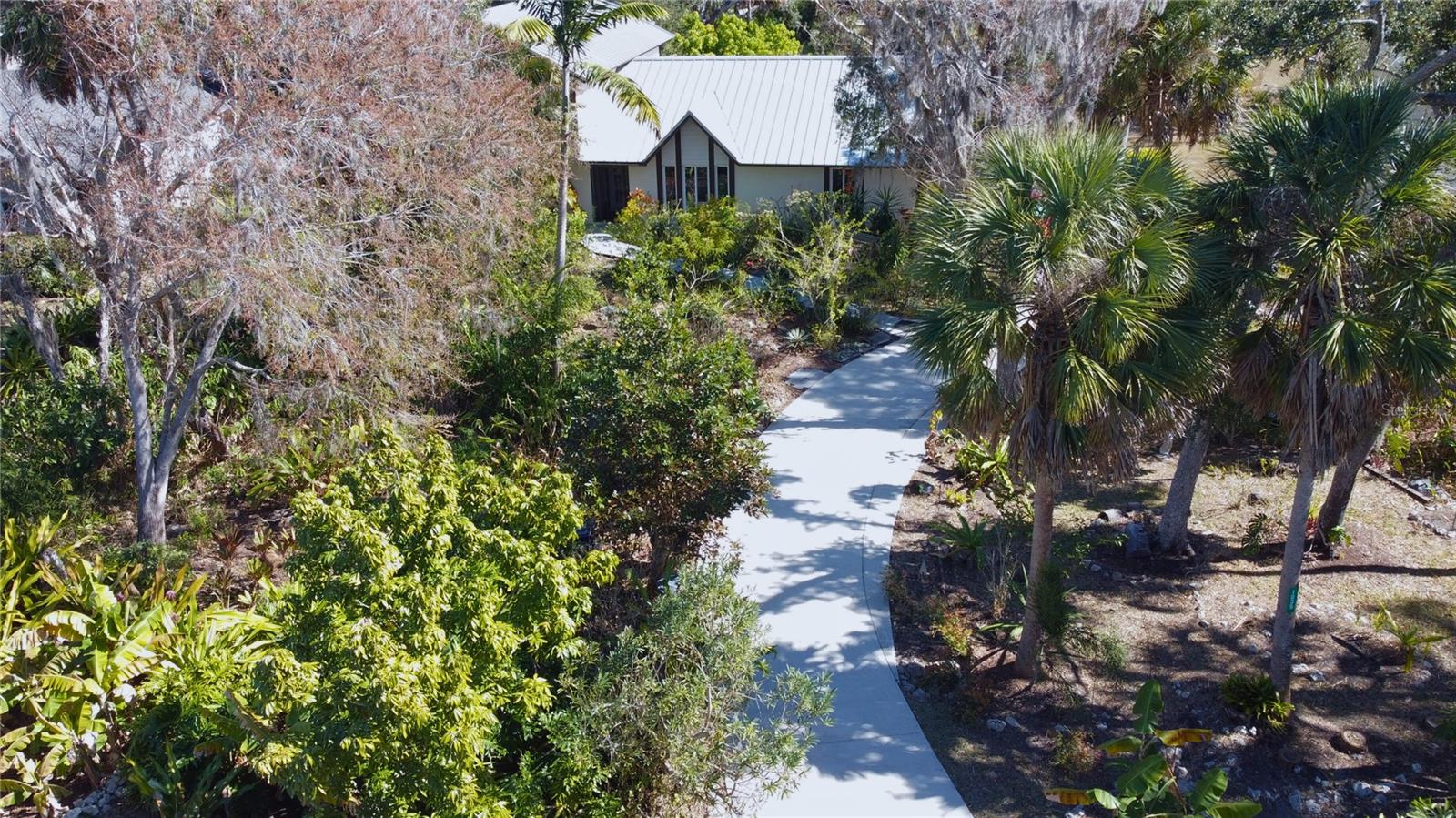 Single Family Residence in SARASOTA, FL - Daniel Dourado