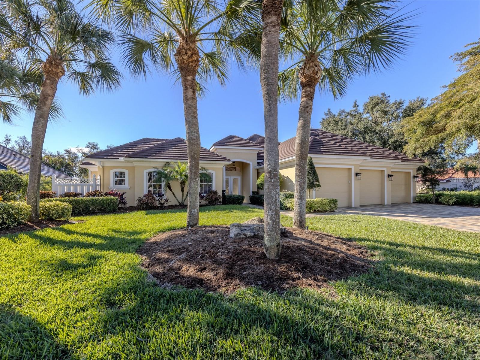 Single Family Residence in VENICE, FL - Daniel Dourado