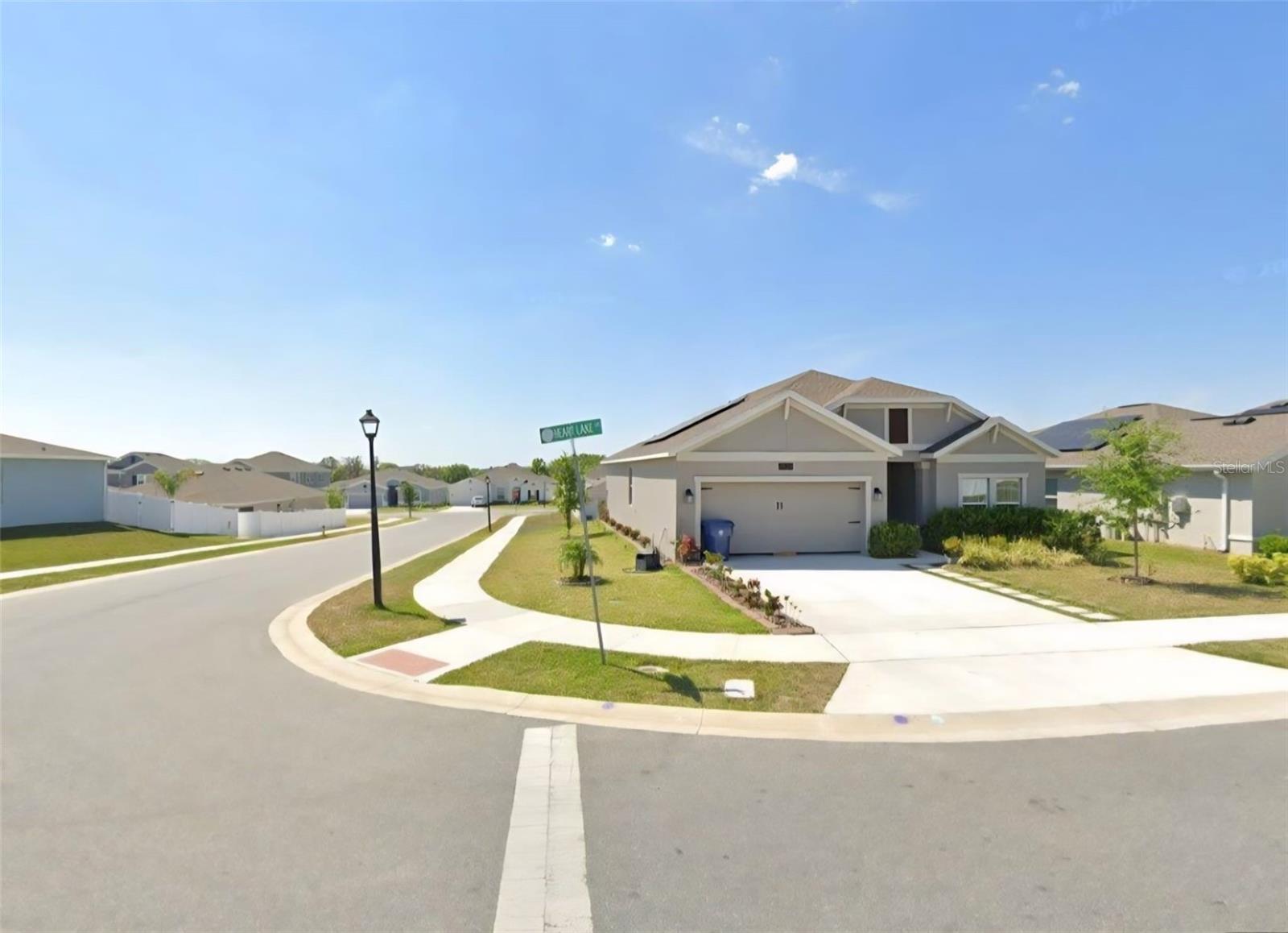 Single Family Residence in GROVELAND, FL - Daniel Dourado